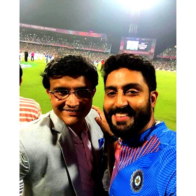 Junior Bachchan's selfie with Dada Junior Bachchan's selfie with Dada