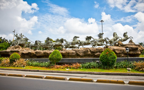 Krishna and Arjuna statues, Indonesia Krishna and Arjuna statues, Indonesia